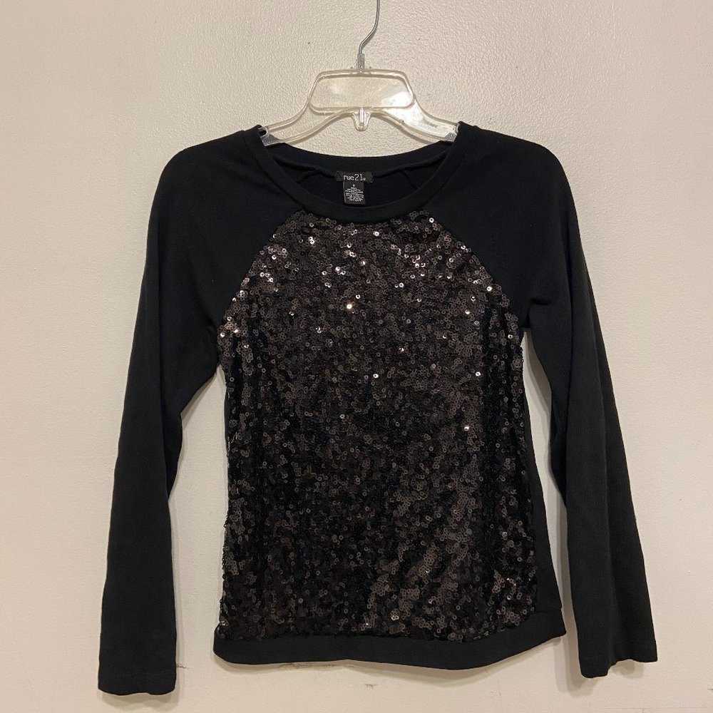 Black SEQUIN FRONT SWEATER Size Small Rue21 Long Sleeves Shimmery
